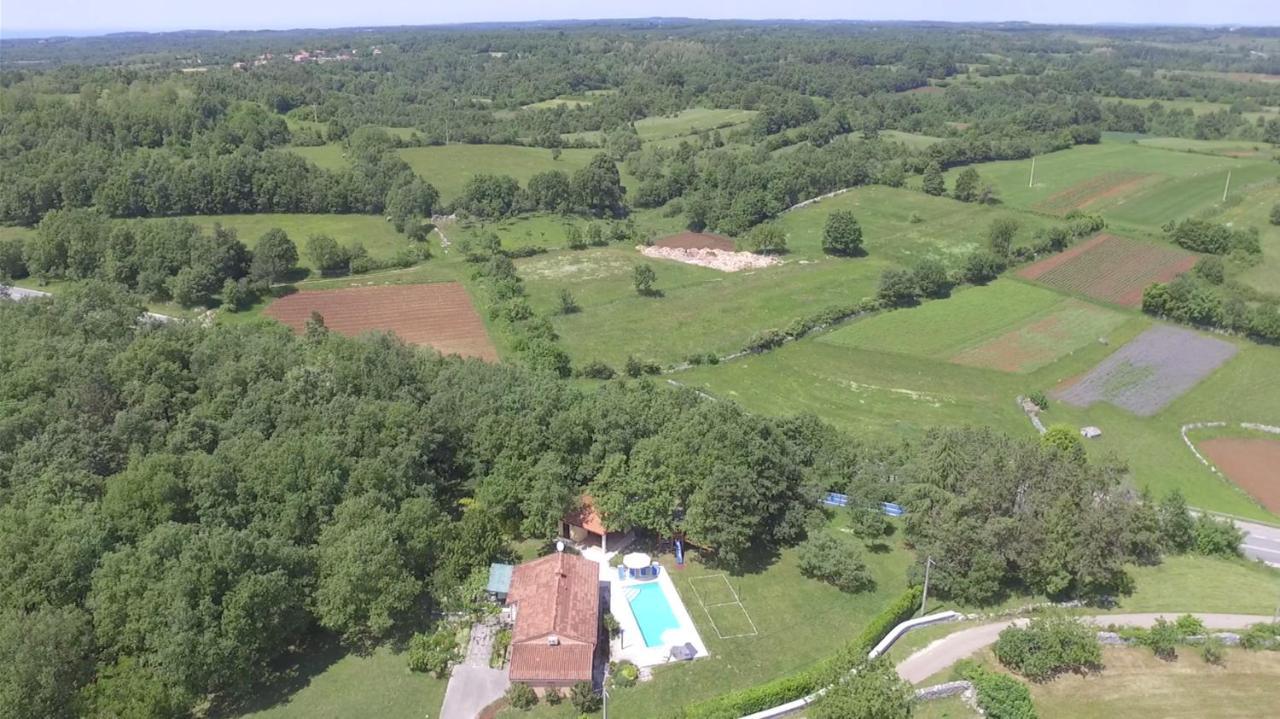 Villa Fragola - Holiday House With Large Garden Tinjan Экстерьер фото