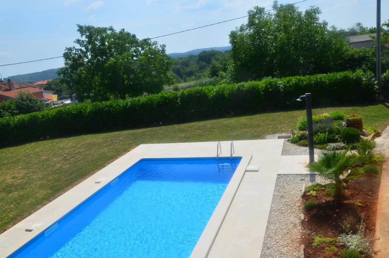 Villa Fragola - Holiday House With Large Garden Tinjan Экстерьер фото