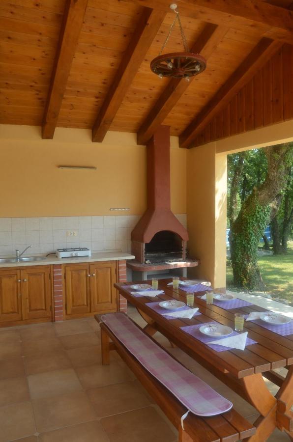 Villa Fragola - Holiday House With Large Garden Tinjan Экстерьер фото
