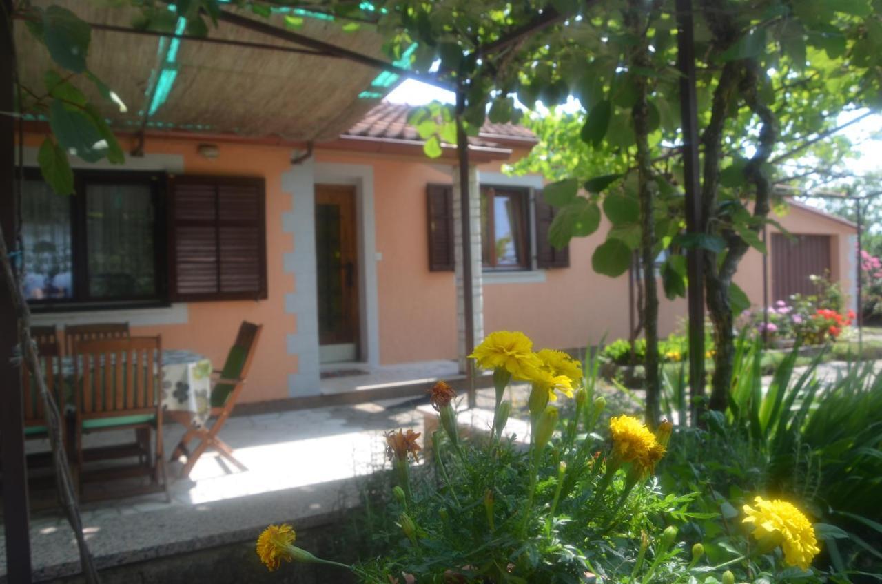 Villa Fragola - Holiday House With Large Garden Tinjan Экстерьер фото