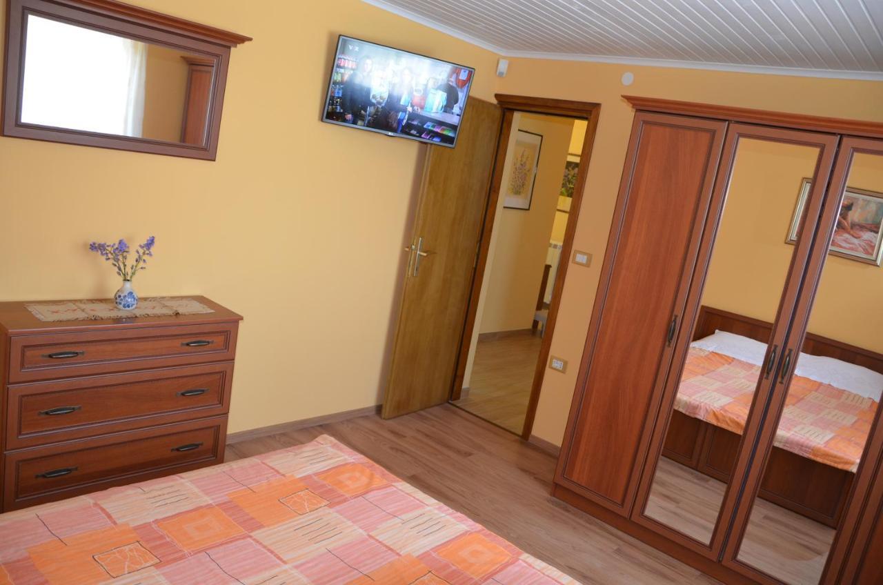 Villa Fragola - Holiday House With Large Garden Tinjan Экстерьер фото